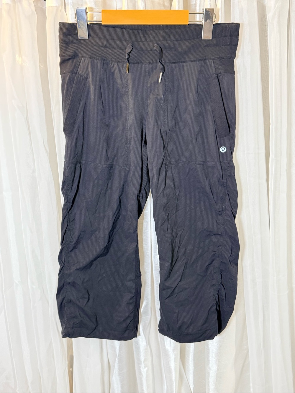lululemon athletica Black Cropped Active Capri Pants